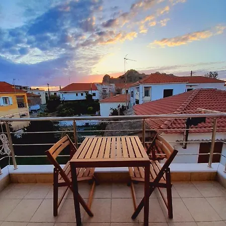 Appartement Beautiful House With Great Castle View! à Myrina Extérieur photo